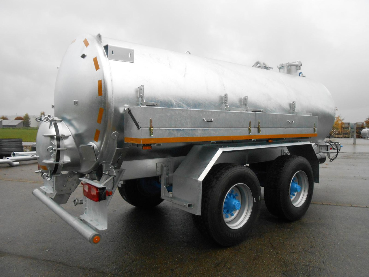 M-Vac 12000l / Wasserfass M-Vac 12000l (12m³) Wasserfass / Wassertank mit 80 km/h Zulassung - Причіп цистерна: фото 2 M-Vac 12000l / Wasserfass M-Vac 12000l (12m³) Wasserfass / Wassertank mit 80 km/h Zulassung - Причіп цистерна: фото 2