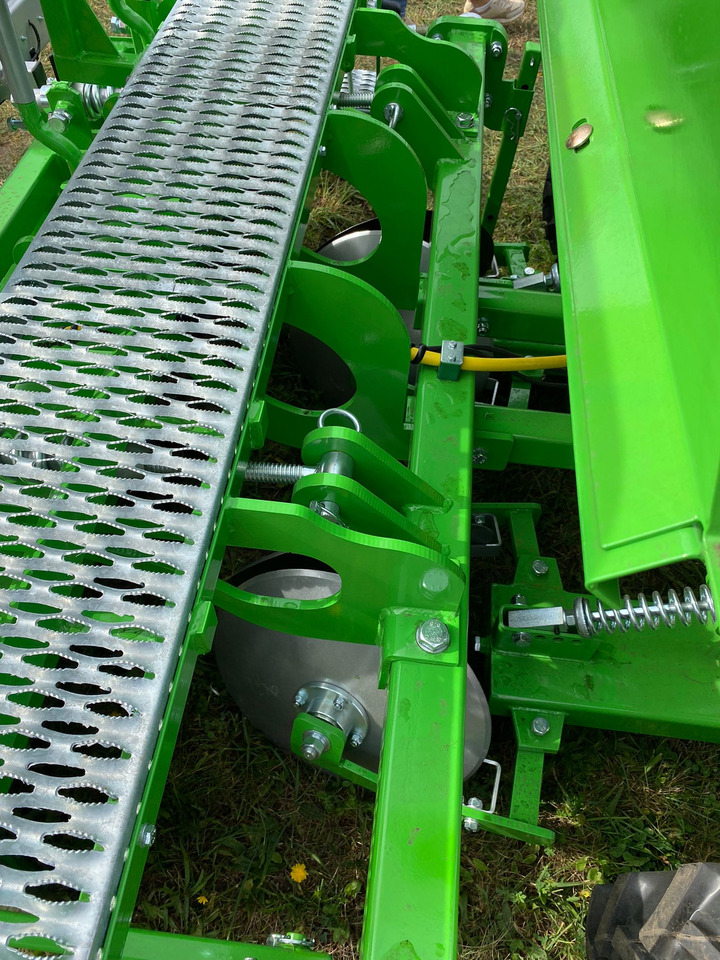 Bomet Kartoffelpflanzmaschine / Potato planter / Planteuse de pomme de terre / Piantapatate / Sadzarka ziemniaków - Картоплесаджалка: фото 5 Bomet Kartoffelpflanzmaschine / Potato planter / Planteuse de pomme de terre / Piantapatate / Sadzarka ziemniaków - Картоплесаджалка: фото 5