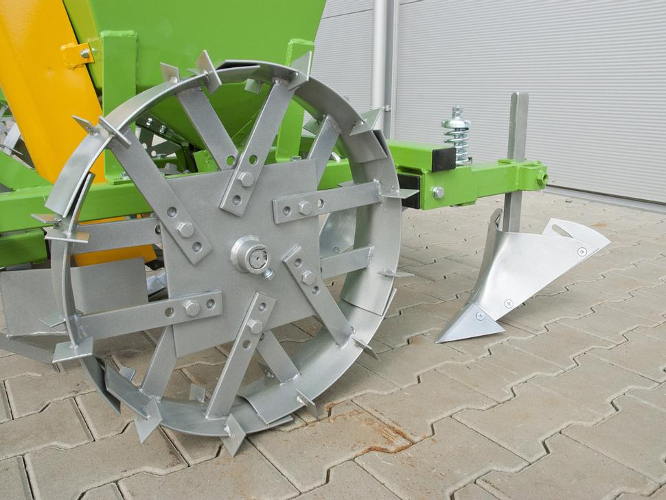 Bomet Kartoffelpflanzmaschine / Potato planter / Planteuse de pomme de terre / Piantapatate / Sadzarka ziemniaków - Картоплесаджалка: фото 4 Bomet Kartoffelpflanzmaschine / Potato planter / Planteuse de pomme de terre / Piantapatate / Sadzarka ziemniaków - Картоплесаджалка: фото 4