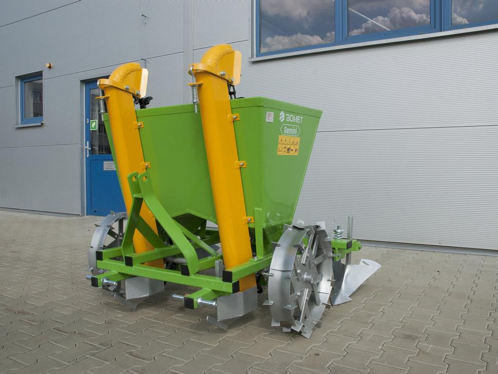 Bomet Kartoffelpflanzmaschine / Potato planter / Planteuse de pomme de terre / Piantapatate / Sadzarka ziemniaków - Картоплесаджалка: фото 1 Bomet Kartoffelpflanzmaschine / Potato planter / Planteuse de pomme de terre / Piantapatate / Sadzarka ziemniaków - Картоплесаджалка: фото 1