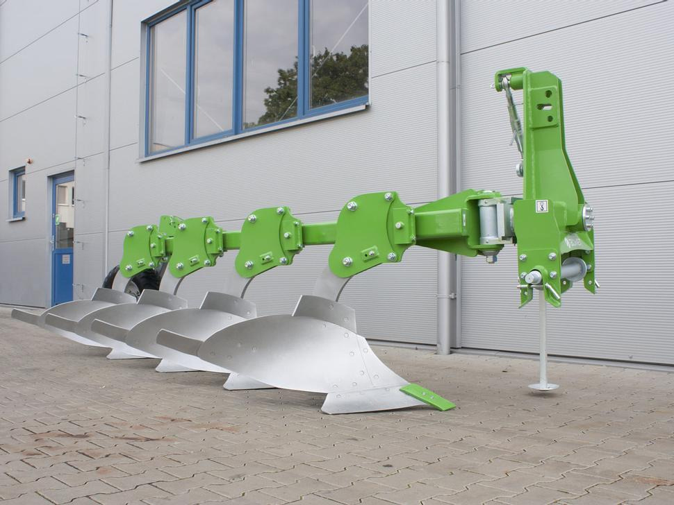 Bomet Pflüge / Single-beam plow / Charrue mono-poutre / Aratro / Плуг / Pług jednobelkowy Libra 3+1 - Плуг: фото 1 Bomet Pflüge / Single-beam plow / Charrue mono-poutre / Aratro / Плуг / Pług jednobelkowy Libra 3+1 - Плуг: фото 1