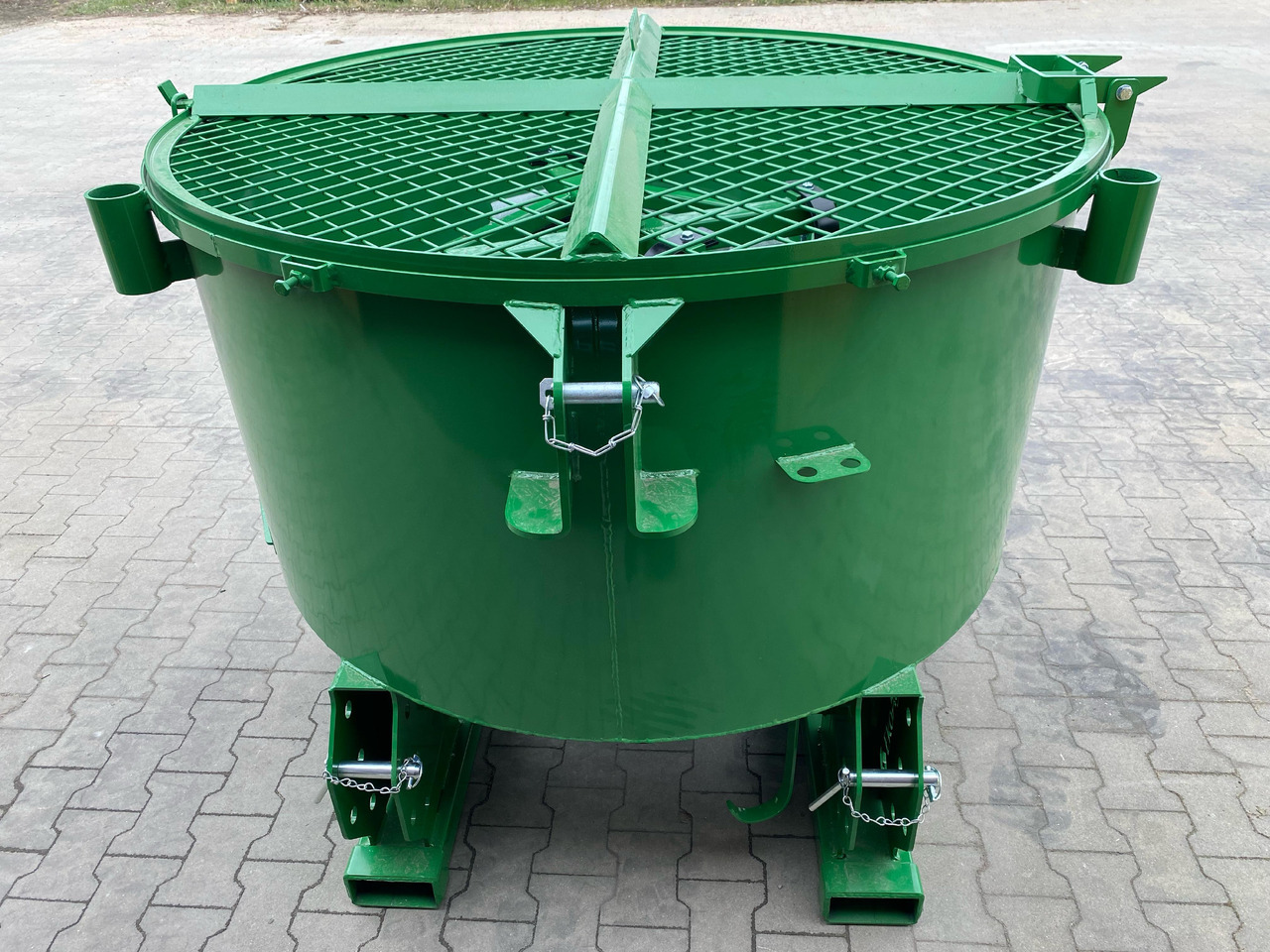 DC Betonmischer / Hydraulic concrete mixer / Malaxeur à béton hydraulique / Betoniera / Бетономешалка с гидравлическим приводом / Betoniarka hydrauliczna 800 l - Бетономішалкa: фото 1 DC Betonmischer / Hydraulic concrete mixer / Malaxeur à béton hydraulique / Betoniera / Бетономешалка с гидравлическим приводом / Betoniarka hydrauliczna 800 l - Бетономішалкa: фото 1