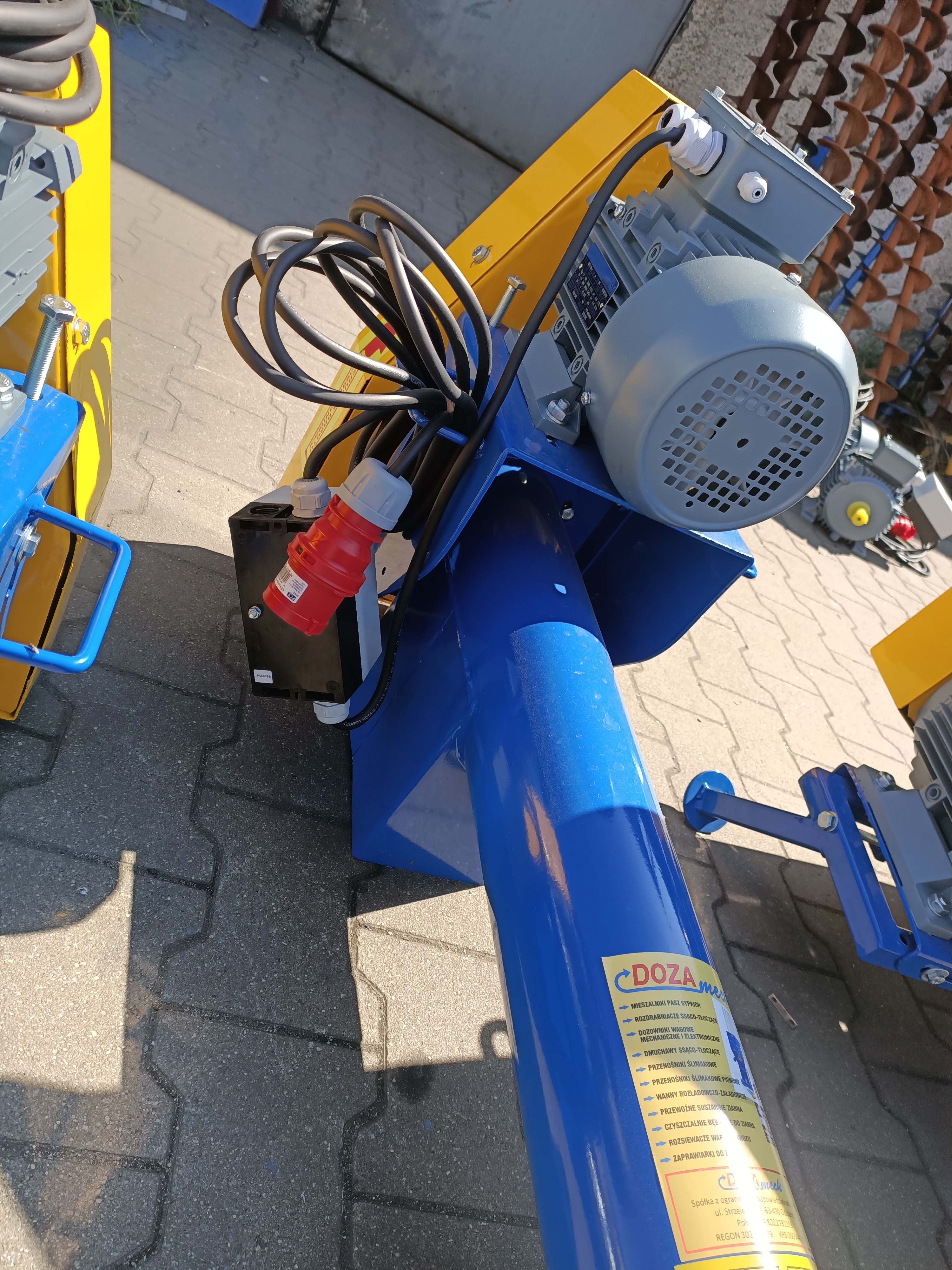 Dozamech Förderschnecke / Screw conveyor / Convoyeur a vis / Transportador de tornillo / Trasportatore a coclea / Шнековый конвейер / Przenośnik ślimakowy T-403 - Конвеєр: фото 5 Dozamech Förderschnecke / Screw conveyor / Convoyeur a vis / Transportador de tornillo / Trasportatore a coclea / Шнековый конвейер / Przenośnik ślimakowy T-403 - Конвеєр: фото 5