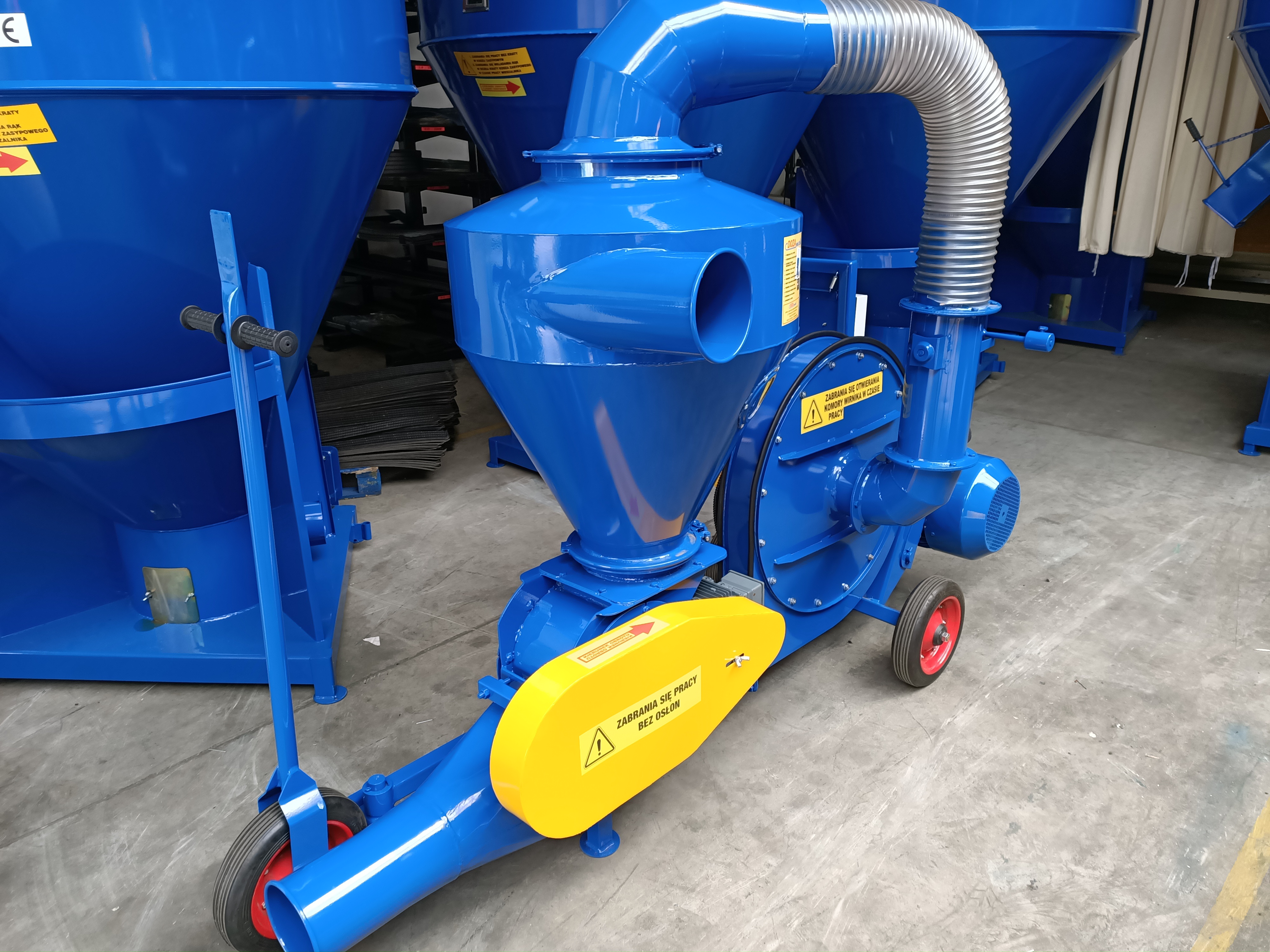 Dozamech Saug-Druckgebläse / Suction and pressure blower / Suceuse à grains / Trasportatore / Пневматический вдуватель / Dmuchawa ssąco-tłocząca T-420 - Конвеєр: фото 1 Dozamech Saug-Druckgebläse / Suction and pressure blower / Suceuse à grains / Trasportatore / Пневматический вдуватель / Dmuchawa ssąco-tłocząca T-420 - Конвеєр: фото 1
