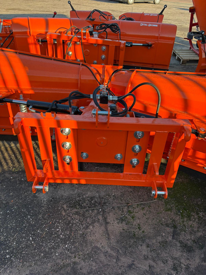 METAL-TECHNIK Schneeschild / Snow plow / Lame à neige / Sgombraneve dritto / Снегоочистель / Pług odśnieżny 3 m - Відвал для снігу в категорії Відвали для снігу: фото 4 METAL-TECHNIK Schneeschild / Snow plow / Lame à neige / Sgombraneve dritto / Снегоочистель / Pług odśnieżny 3 m - Відвал для снігу в категорії Відвали для снігу: фото 4