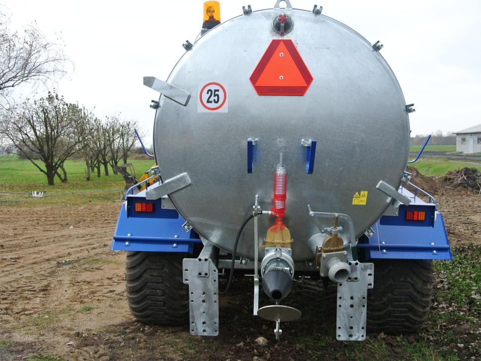 Marco-Polo Gülletankwagen / Slurry tanker / Epandeur à lisier / Cisterna per liquami / Сisterna de estiércol líquido / Цистерна для жидкого органического удобрения / Wóz asenizacyjny 12 000 - Розкидач рідких добрив: фото 4 Marco-Polo Gülletankwagen / Slurry tanker / Epandeur à lisier / Cisterna per liquami / Сisterna de estiércol líquido / Цистерна для жидкого органического удобрения / Wóz asenizacyjny 12 000 - Розкидач рідких добрив: фото 4