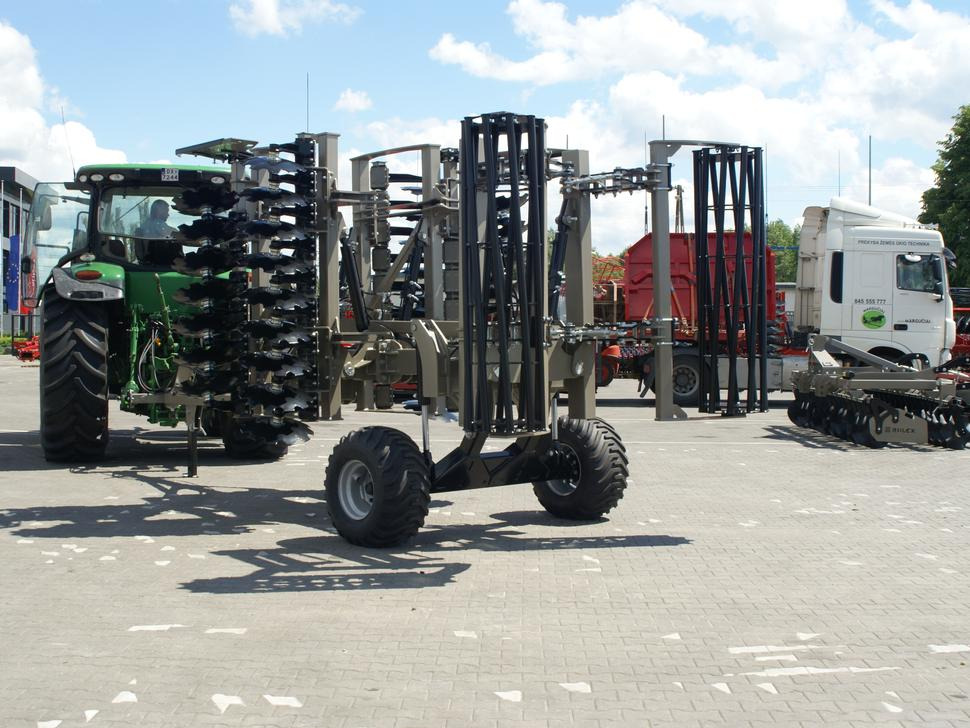 ROLEX Hydraulische Scheibenegge / Hydraulic discs harrow / Dechaumeur à disques / Erpice a dischi / Гидравлическая дисковая борона / Brona talerzowa hydraulicznie składana ciężka 4 m - Дисковий культиватор: фото 4 ROLEX Hydraulische Scheibenegge / Hydraulic discs harrow / Dechaumeur à disques / Erpice a dischi / Гидравлическая дисковая борона / Brona talerzowa hydraulicznie składana ciężka 4 m - Дисковий культиватор: фото 4