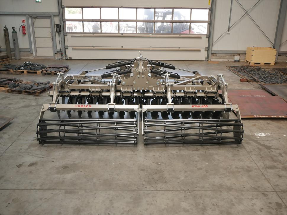ROLEX Hydraulische Scheibenegge / Hydraulic discs harrow / Dechaumeur à disques / Erpice a dischi / Гидравлическая дисковая борона / Brona talerzowa hydraulicznie składana lekka 4 m - Дисковий культиватор: фото 4 ROLEX Hydraulische Scheibenegge / Hydraulic discs harrow / Dechaumeur à disques / Erpice a dischi / Гидравлическая дисковая борона / Brona talerzowa hydraulicznie składana lekka 4 m - Дисковий культиватор: фото 4