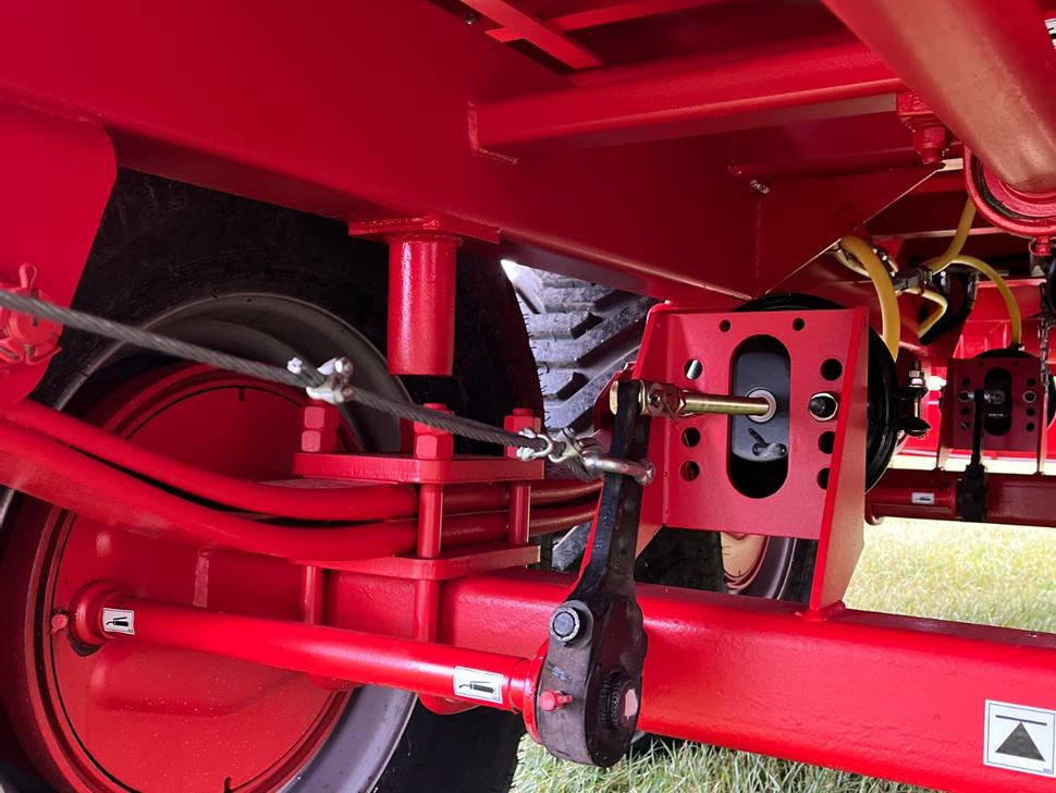 Новий Гноєрозкидач Roltrans Miststreuer / Manure spreader / Epandeur à fumier / Spandiletame / Разбрасыватель органических удобрений / Rozrzutnik obornika N205S/6 BIZON 14 t: фото 13 Новий Гноєрозкидач Roltrans Miststreuer / Manure spreader / Epandeur à fumier / Spandiletame / Разбрасыватель органических удобрений / Rozrzutnik obornika N205S/6 BIZON 14 t: фото 13