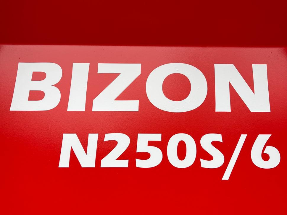 Новий Гноєрозкидач Roltrans Miststreuer / Manure spreader / Epandeur à fumier / Spandiletame / Разбрасыватель органических удобрений / Rozrzutnik obornika N205S/6 BIZON 14 t: фото 17 Новий Гноєрозкидач Roltrans Miststreuer / Manure spreader / Epandeur à fumier / Spandiletame / Разбрасыватель органических удобрений / Rozrzutnik obornika N205S/6 BIZON 14 t: фото 17