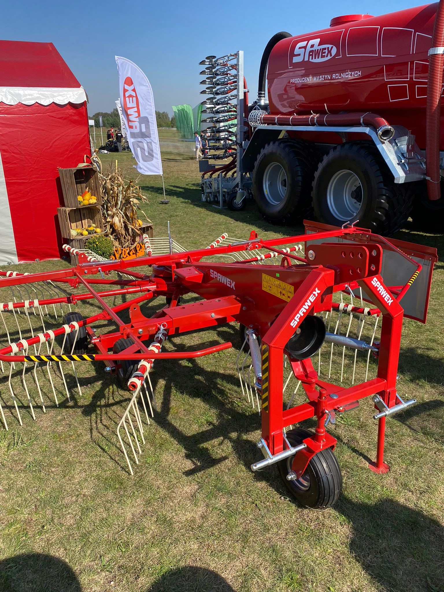 Spawex Kreiselschwader / Rake / Andaineur / Rastrillo / Rastrello / Zgrabiarka 4,5 m - Сіноворушилка: фото 2 Spawex Kreiselschwader / Rake / Andaineur / Rastrillo / Rastrello / Zgrabiarka 4,5 m - Сіноворушилка: фото 2