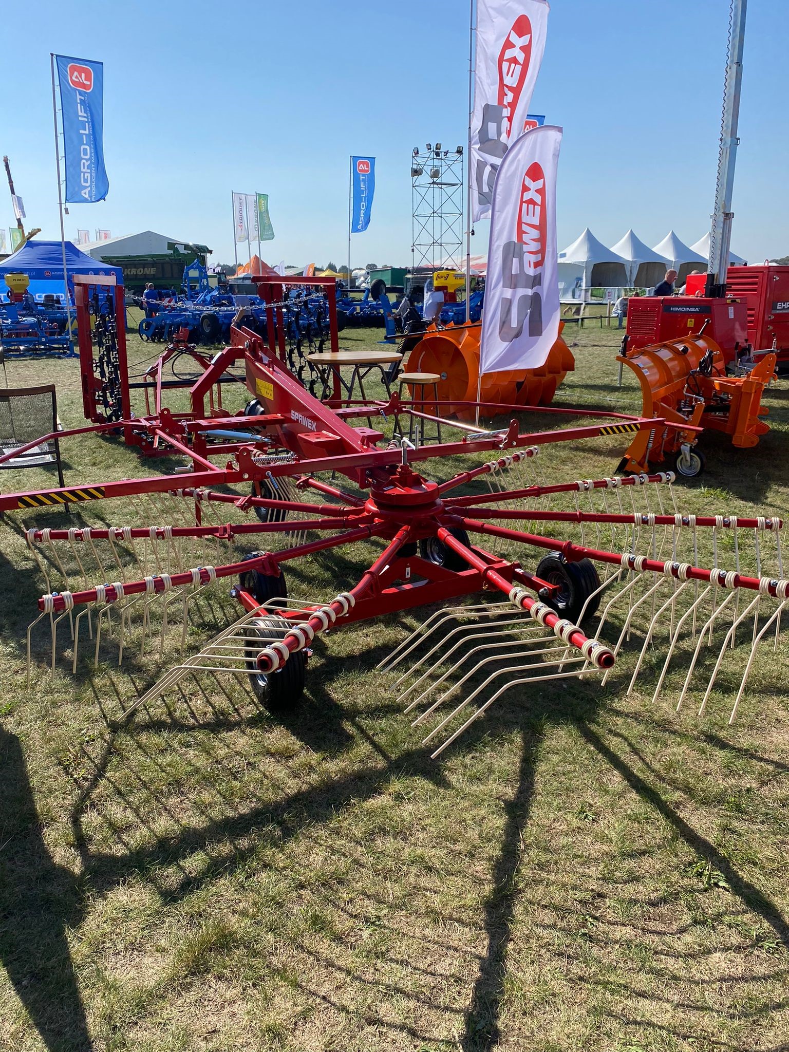 Spawex Kreiselschwader / Rake / Andaineur / Rastrillo / Rastrello / Zgrabiarka 4,5 m - Сіноворушилка: фото 1 Spawex Kreiselschwader / Rake / Andaineur / Rastrillo / Rastrello / Zgrabiarka 4,5 m - Сіноворушилка: фото 1
