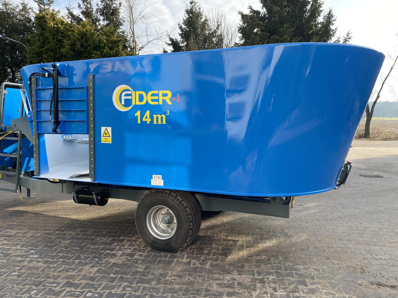 ZAMET Futtermischwagen / Feed mixer / Melangeuse / Carro miscelatore / Vagoneta 2 sinfines / Кормораздатчик 2 шнека / Wóz paszowy 14 m3 - Кормороздавач: фото 3 ZAMET Futtermischwagen / Feed mixer / Melangeuse / Carro miscelatore / Vagoneta 2 sinfines / Кормораздатчик 2 шнека / Wóz paszowy 14 m3 - Кормороздавач: фото 3