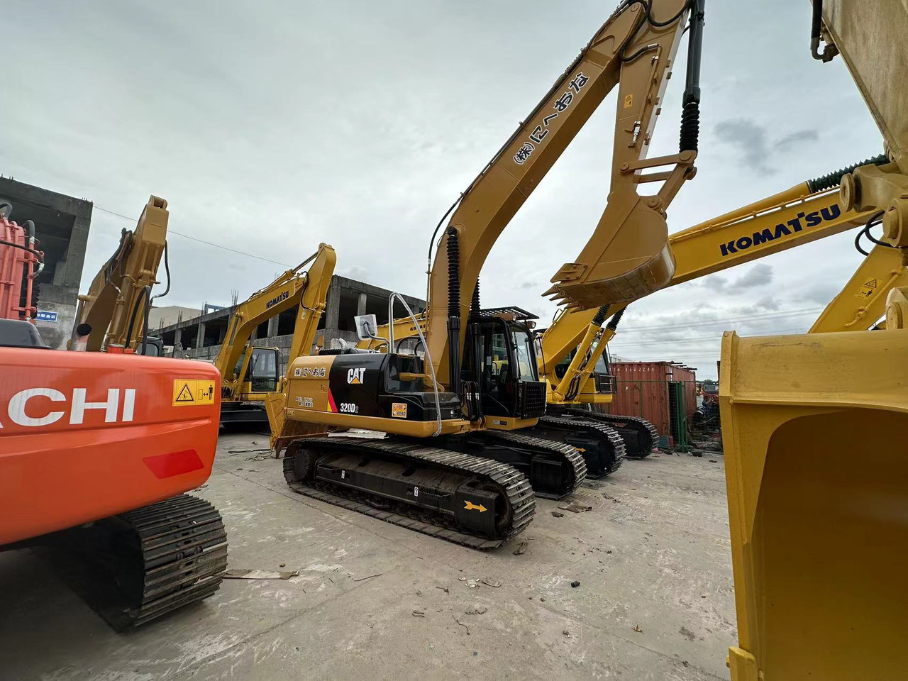 CATERPILLAR 320D2 - Гусеничний екскаватор: фото 1 CATERPILLAR 320D2 - Гусеничний екскаватор: фото 1