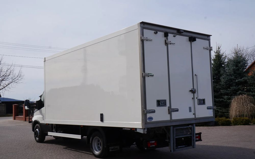 Iveco DAILY 70c17 CHŁODNIA 5 m Thermo king V-500 MAX Wzorowy Stan - Рефрижератор вантажівка: фото 4 Iveco DAILY 70c17 CHŁODNIA 5 m Thermo king V-500 MAX Wzorowy Stan - Рефрижератор вантажівка: фото 4