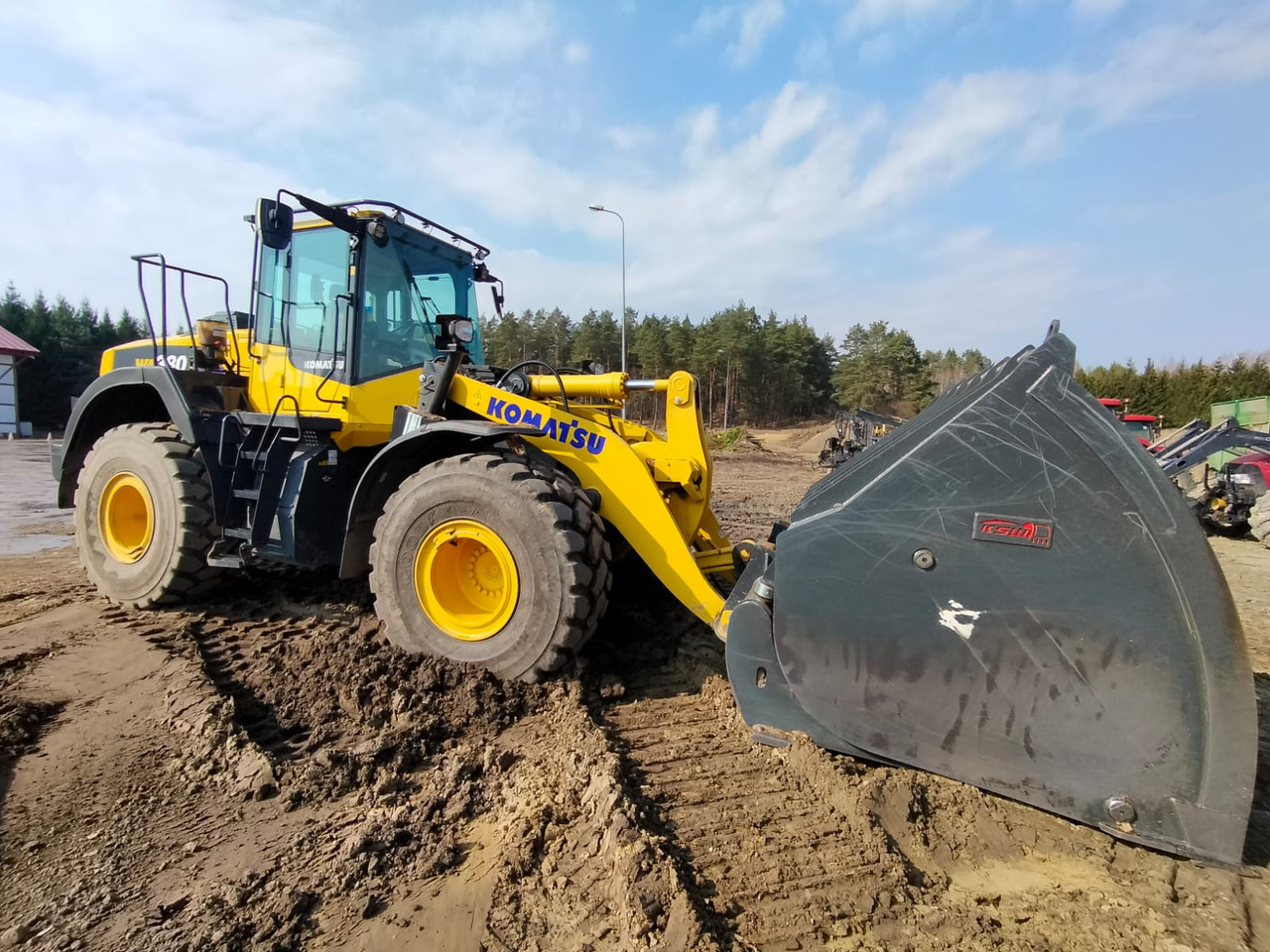 KOMATSU WA380 - Колісний навантажувач: фото 2 KOMATSU WA380 - Колісний навантажувач: фото 2