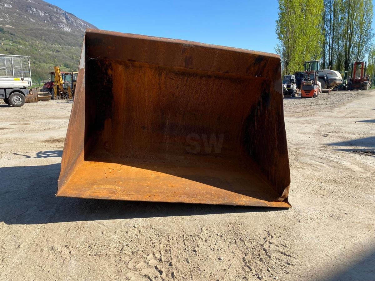 GODET CHARGEUR POUR CHARIOT ELEVATEUR - Ківш навантажувача: фото 2 GODET CHARGEUR POUR CHARIOT ELEVATEUR - Ківш навантажувача: фото 2