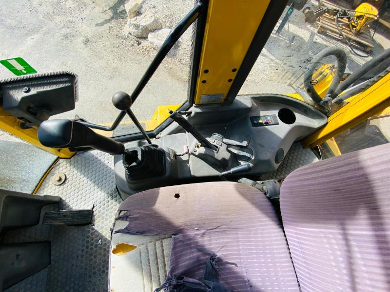 Екскаватор-навантажувач KOMATSU Tractopelle WB70 (NET DE TVA): фото 9