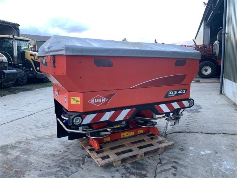 Kuhn Kuhn Axis 40.2 M-EMC Fert Spreader - Розкидач добрив: фото 3 Kuhn Kuhn Axis 40.2 M-EMC Fert Spreader - Розкидач добрив: фото 3