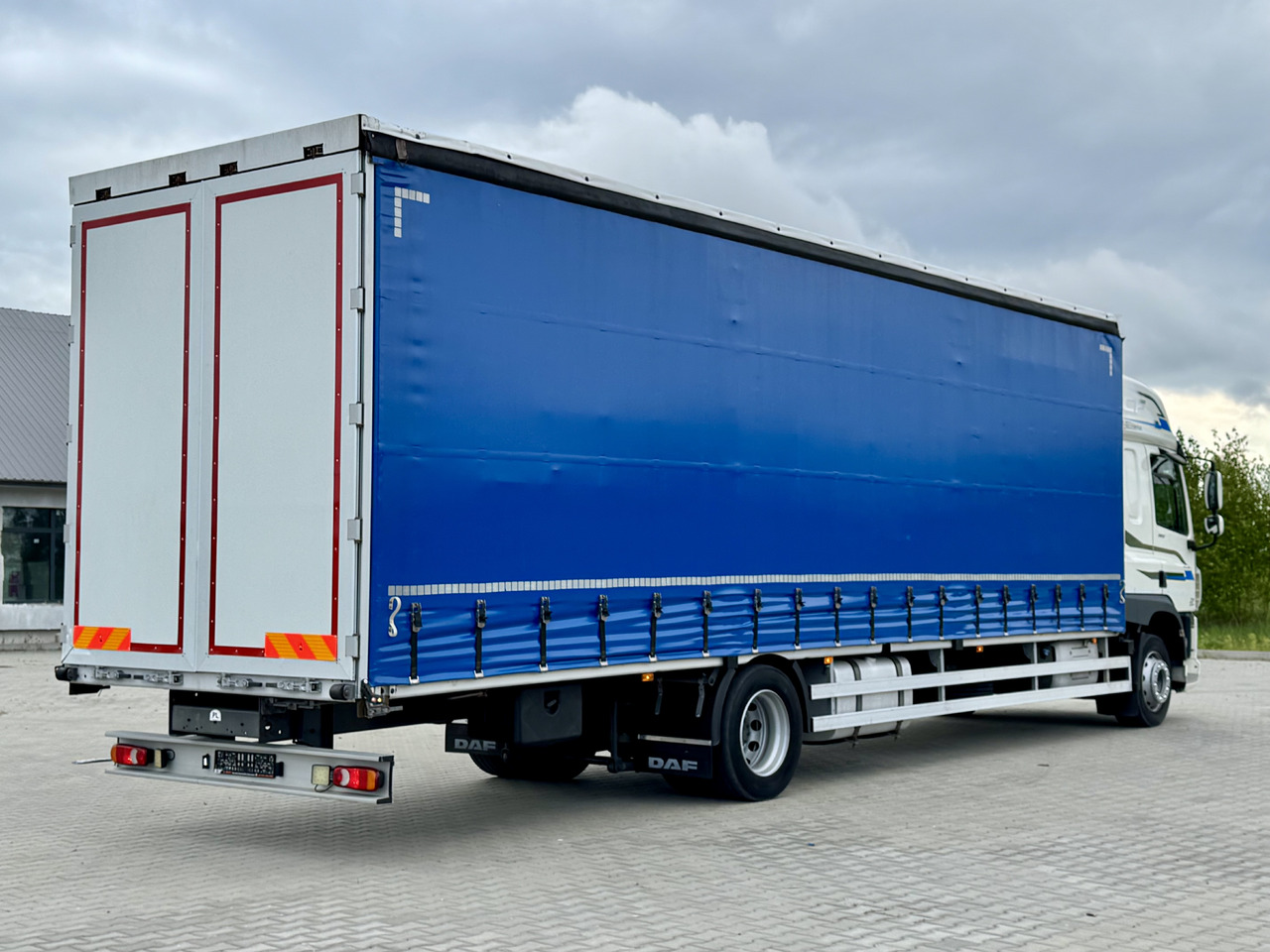 DAF CF 320 / FIRANKA / 24 EUROPALETY / SYPIALKA / AUTOMAT / KLIMA POSTOJOWA / 2017 ROK - Тентована вантажівка: фото 3 DAF CF 320 / FIRANKA / 24 EUROPALETY / SYPIALKA / AUTOMAT / KLIMA POSTOJOWA / 2017 ROK - Тентована вантажівка: фото 3
