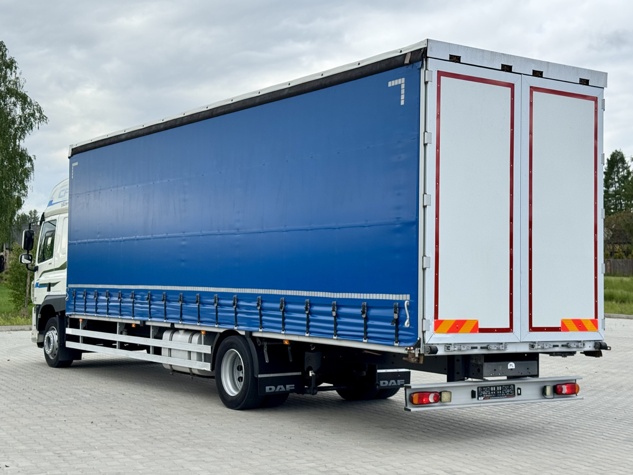 DAF CF 320 / FIRANKA / 24 EUROPALETY / SYPIALKA / AUTOMAT / KLIMA POSTOJOWA / 2017 ROK - Тентована вантажівка: фото 4 DAF CF 320 / FIRANKA / 24 EUROPALETY / SYPIALKA / AUTOMAT / KLIMA POSTOJOWA / 2017 ROK - Тентована вантажівка: фото 4