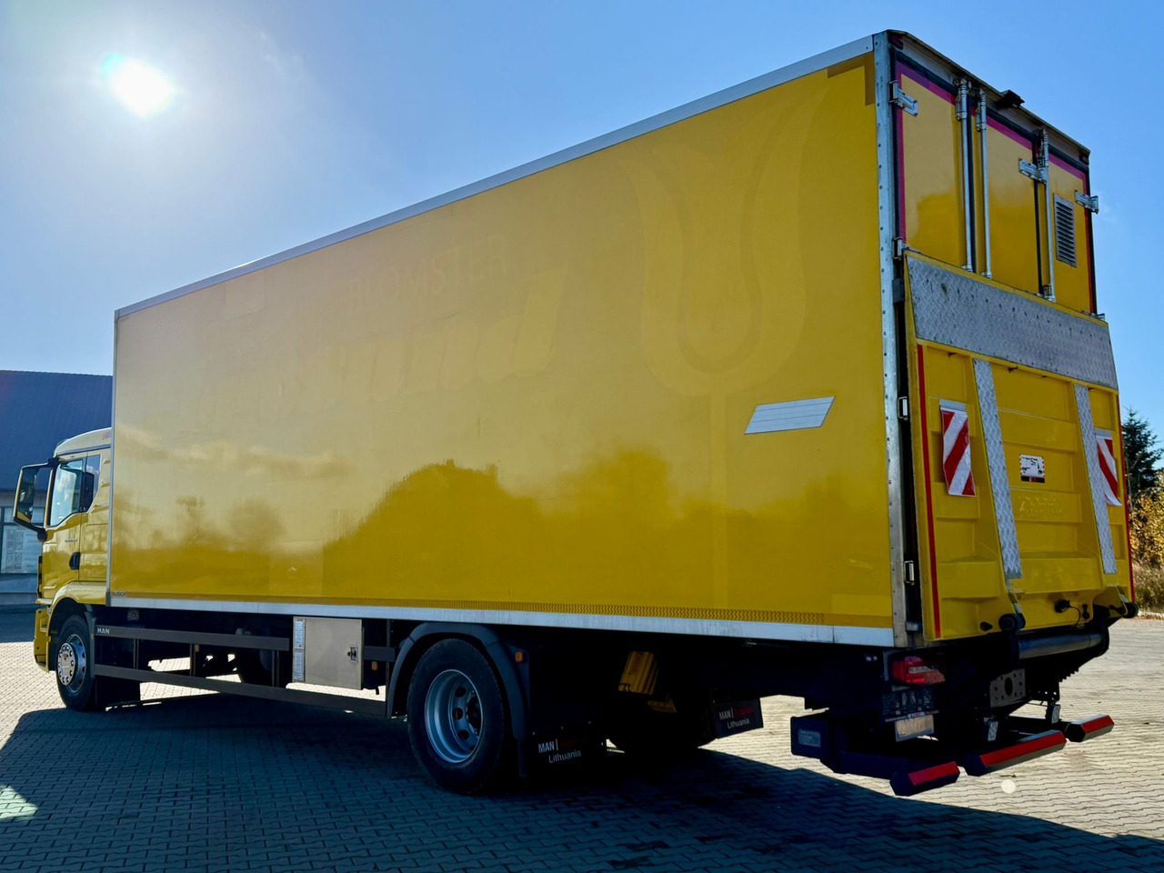 MAN 18.320 / IZOTERMA / GRZANA / WINDA / 20 EUROPALET / AUTOMAT / 170 TYŚ KM / 2021 R / SYPIALKA / CAŁY NA PODUSZKACH / SPROWADZONY / JAK NOWY - Ізотермічна вантажівка: фото 3 MAN 18.320 / IZOTERMA / GRZANA / WINDA / 20 EUROPALET / AUTOMAT / 170 TYŚ KM / 2021 R / SYPIALKA / CAŁY NA PODUSZKACH / SPROWADZONY / JAK NOWY - Ізотермічна вантажівка: фото 3