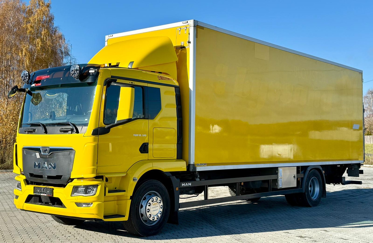 MAN 18.320 / IZOTERMA / GRZANA / WINDA / 20 EUROPALET / AUTOMAT / 170 TYŚ KM / 2021 R / SYPIALKA / CAŁY NA PODUSZKACH / SPROWADZONY / JAK NOWY - Ізотермічна вантажівка: фото 2 MAN 18.320 / IZOTERMA / GRZANA / WINDA / 20 EUROPALET / AUTOMAT / 170 TYŚ KM / 2021 R / SYPIALKA / CAŁY NA PODUSZKACH / SPROWADZONY / JAK NOWY - Ізотермічна вантажівка: фото 2