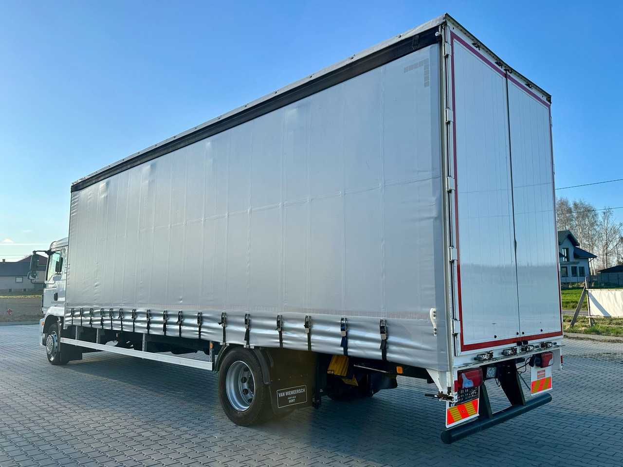 MAN TGM 18.290 / FIRANKA / WINDA / 22 EUROPALETY / AUTOMAT / SYPIALKA / 9 059 KG ŁADOWNOŚCI / NISKI PRZEBIEG / ZSUWANY DACH / EURO 6 - Тентована вантажівка: фото 3 MAN TGM 18.290 / FIRANKA / WINDA / 22 EUROPALETY / AUTOMAT / SYPIALKA / 9 059 KG ŁADOWNOŚCI / NISKI PRZEBIEG / ZSUWANY DACH / EURO 6 - Тентована вантажівка: фото 3