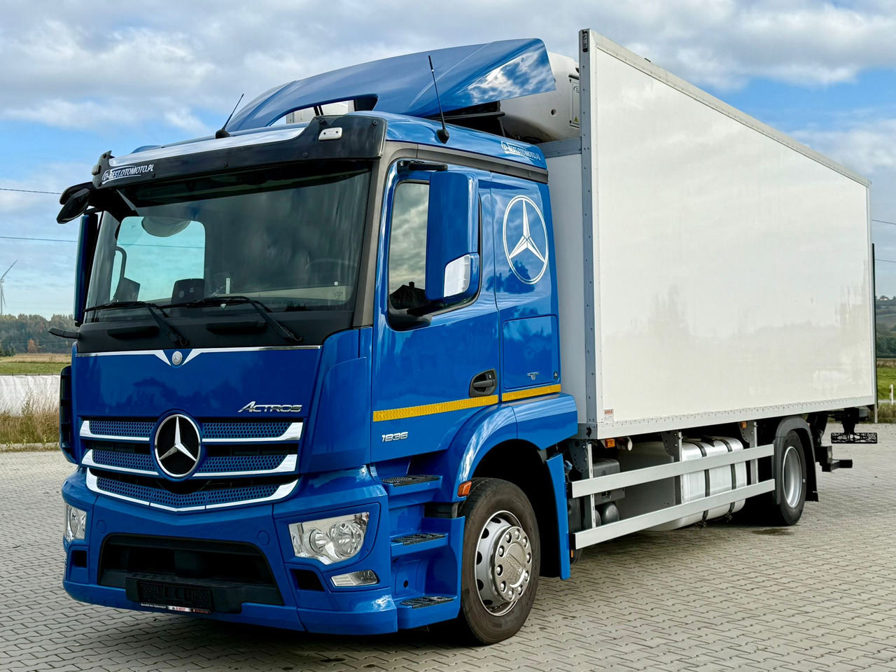 MERCEDES-BENZ ACTROS 1836 / CHŁODNIA / WINDA / 18 PALET / SILNIK 10677 cm3 / CARRIER / SYPIALKA / AUTOMAT / 2018 ROK - Рефрижератор вантажівка: фото 2 MERCEDES-BENZ ACTROS 1836 / CHŁODNIA / WINDA / 18 PALET / SILNIK 10677 cm3 / CARRIER / SYPIALKA / AUTOMAT / 2018 ROK - Рефрижератор вантажівка: фото 2
