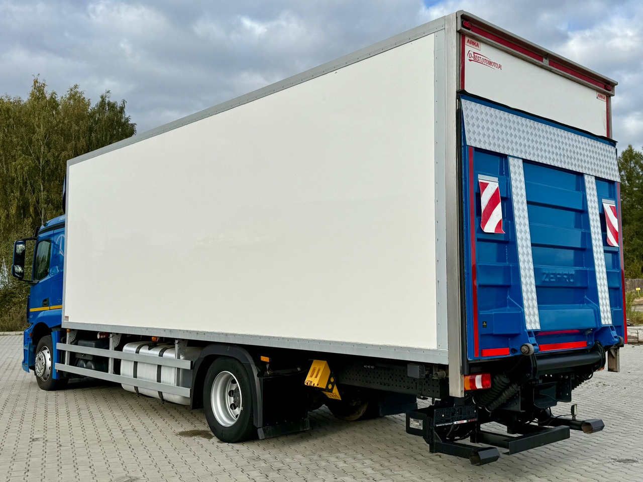 MERCEDES-BENZ ACTROS 1836 / CHŁODNIA / WINDA / 18 PALET / SILNIK 10677 cm3 / CARRIER / SYPIALKA / AUTOMAT / 2018 ROK - Рефрижератор вантажівка: фото 4 MERCEDES-BENZ ACTROS 1836 / CHŁODNIA / WINDA / 18 PALET / SILNIK 10677 cm3 / CARRIER / SYPIALKA / AUTOMAT / 2018 ROK - Рефрижератор вантажівка: фото 4