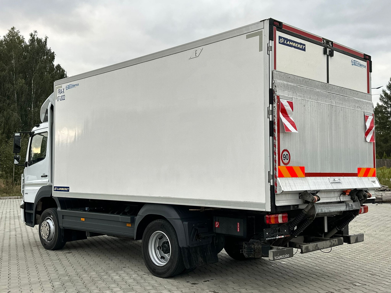 MERCEDES-BENZ ATEGO 1218 / CHŁODNIA / WINDA / 12 PALET / 5.10 M DŁUGOŚCI / AUTOMAT / LAMBERET / 5090 KG ŁADOWNOŚCI - Рефрижератор вантажівка: фото 3 MERCEDES-BENZ ATEGO 1218 / CHŁODNIA / WINDA / 12 PALET / 5.10 M DŁUGOŚCI / AUTOMAT / LAMBERET / 5090 KG ŁADOWNOŚCI - Рефрижератор вантажівка: фото 3