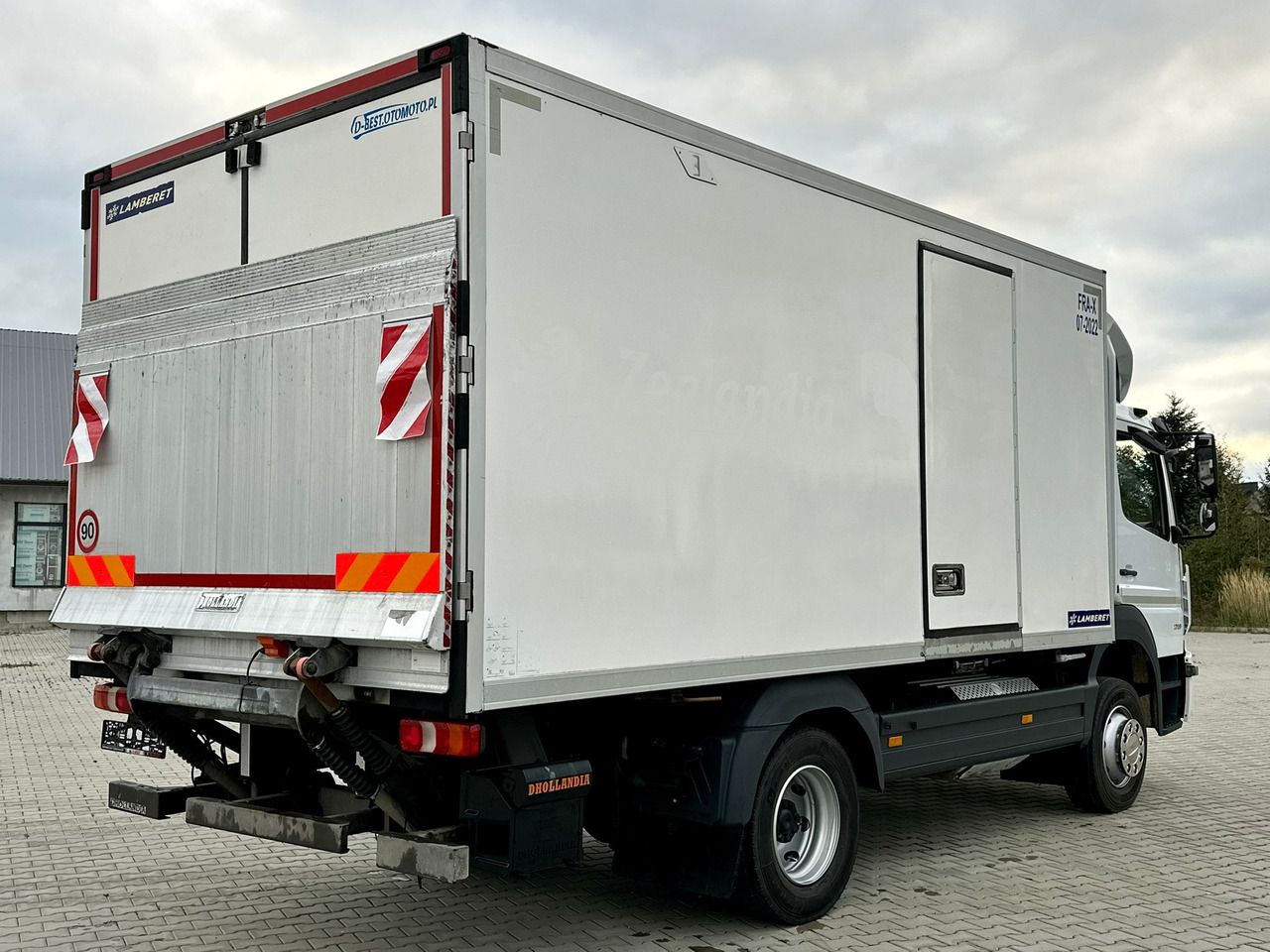 MERCEDES-BENZ ATEGO 1218 / CHŁODNIA / WINDA / 12 PALET / 5.10 M DŁUGOŚCI / AUTOMAT / LAMBERET / 5090 KG ŁADOWNOŚCI - Рефрижератор вантажівка: фото 4 MERCEDES-BENZ ATEGO 1218 / CHŁODNIA / WINDA / 12 PALET / 5.10 M DŁUGOŚCI / AUTOMAT / LAMBERET / 5090 KG ŁADOWNOŚCI - Рефрижератор вантажівка: фото 4