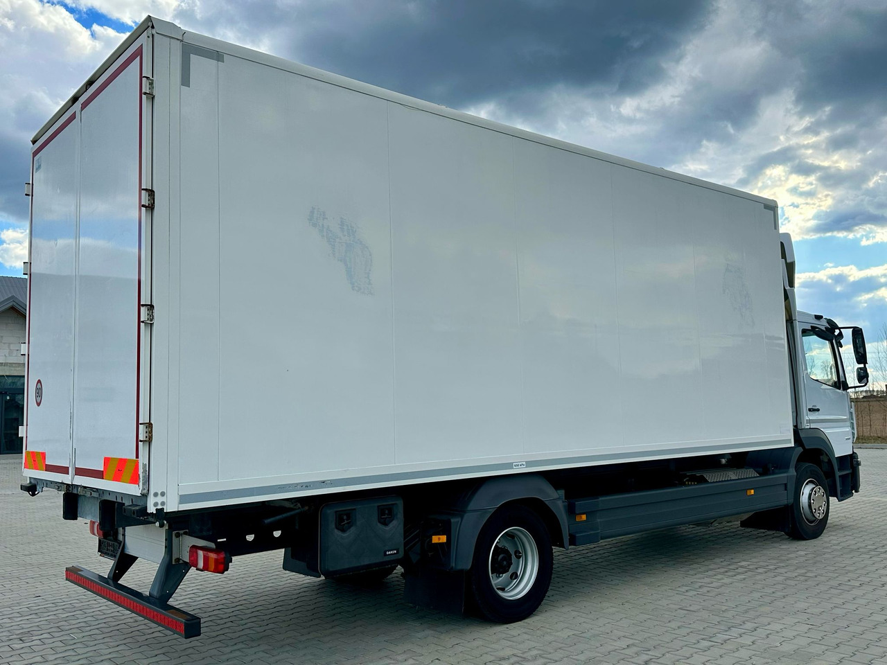 MERCEDES-BENZ ATEGO / 1221 / IZOTERMA / KONTENER / AUTOMAT / 230 TYS KM / 17 EUROPALET / 6.8 M DŁUGOŚCI / 2019 ROK - Ізотермічна вантажівка: фото 4 MERCEDES-BENZ ATEGO / 1221 / IZOTERMA / KONTENER / AUTOMAT / 230 TYS KM / 17 EUROPALET / 6.8 M DŁUGOŚCI / 2019 ROK - Ізотермічна вантажівка: фото 4