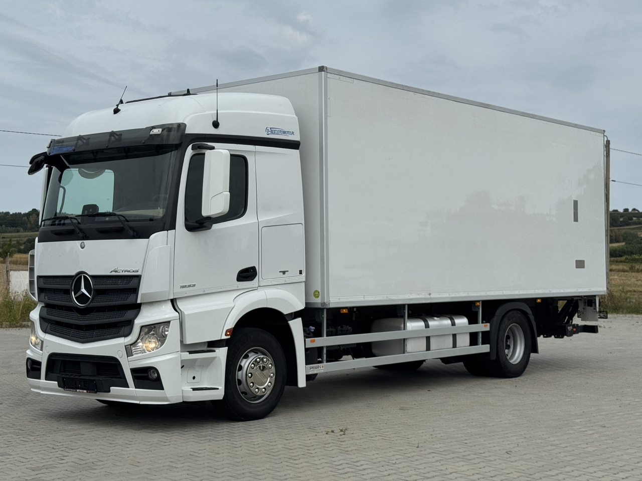 Mercedes-Benz ACTROS 1833 / CHŁODNIA / WINDA / 18 PALET / SILNIK 10677 cm3 / THERMO KING / 2017 ROK - Рефрижератор вантажівка: фото 2 Mercedes-Benz ACTROS 1833 / CHŁODNIA / WINDA / 18 PALET / SILNIK 10677 cm3 / THERMO KING / 2017 ROK - Рефрижератор вантажівка: фото 2