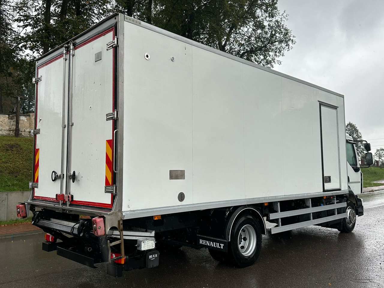 RENAULT D 14 / 240 / CHŁODNIA / WINDA / 16 EUROPALET / 6.7 M DŁUGOŚCI / BI-TEMPERATURA / CARRIER SUPRA 850 - Рефрижератор вантажівка: фото 3 RENAULT D 14 / 240 / CHŁODNIA / WINDA / 16 EUROPALET / 6.7 M DŁUGOŚCI / BI-TEMPERATURA / CARRIER SUPRA 850 - Рефрижератор вантажівка: фото 3