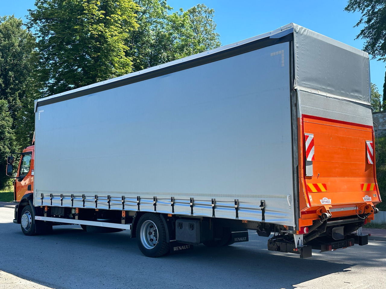 RENAULT D 18 / 280 / FIRANKA / WINDA / 8.6 M DŁUGOŚCI / 21 EUROPALET / NOWE OPONY / ŁADOWNOŚĆ 9.380 KG / AUTOMAT / SERWISOWANA / SPROWADZONA - Тентована вантажівка: фото 3 RENAULT D 18 / 280 / FIRANKA / WINDA / 8.6 M DŁUGOŚCI / 21 EUROPALET / NOWE OPONY / ŁADOWNOŚĆ 9.380 KG / AUTOMAT / SERWISOWANA / SPROWADZONA - Тентована вантажівка: фото 3