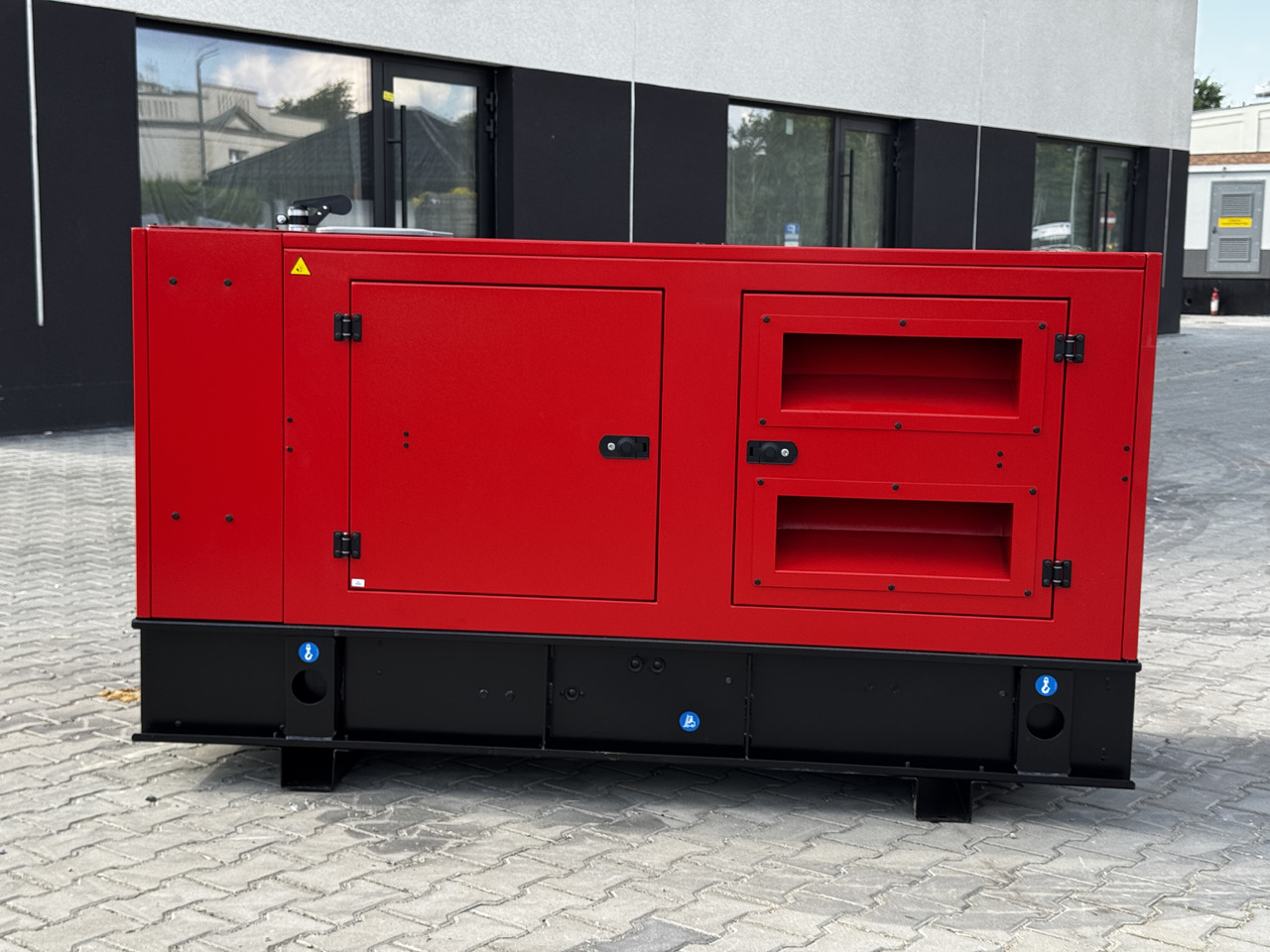 IVECO 80 kVA / 65 kW - Електричний генератор: фото 4 IVECO 80 kVA / 65 kW - Електричний генератор: фото 4