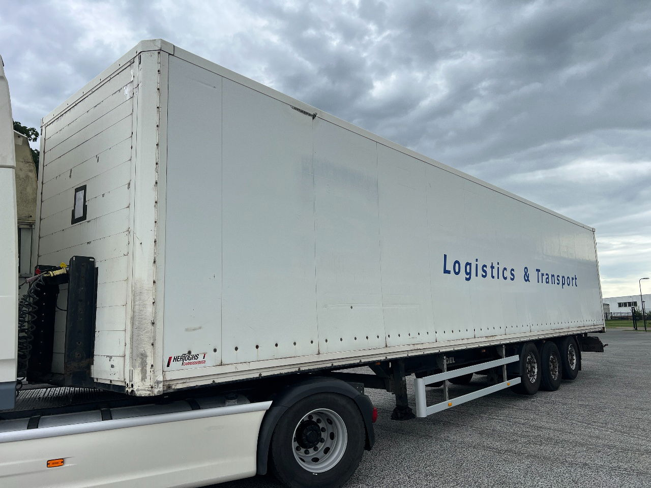 Kögel 2x lift axle, SAF disc - Закритий кузов напівпричіп: фото 1 Kögel 2x lift axle, SAF disc - Закритий кузов напівпричіп: фото 1