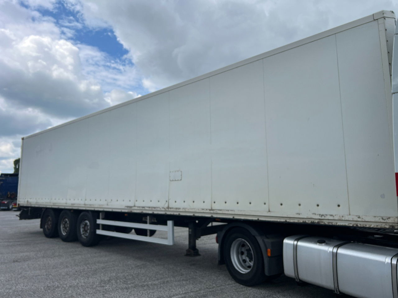 Kögel 2x lift axle, SAF disc - Закритий кузов напівпричіп: фото 2 Kögel 2x lift axle, SAF disc - Закритий кузов напівпричіп: фото 2