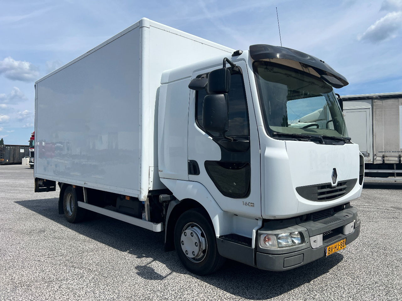 Renault Midliner 160 Manual - Вантажівка з закритим кузовом: фото 2 Renault Midliner 160 Manual - Вантажівка з закритим кузовом: фото 2