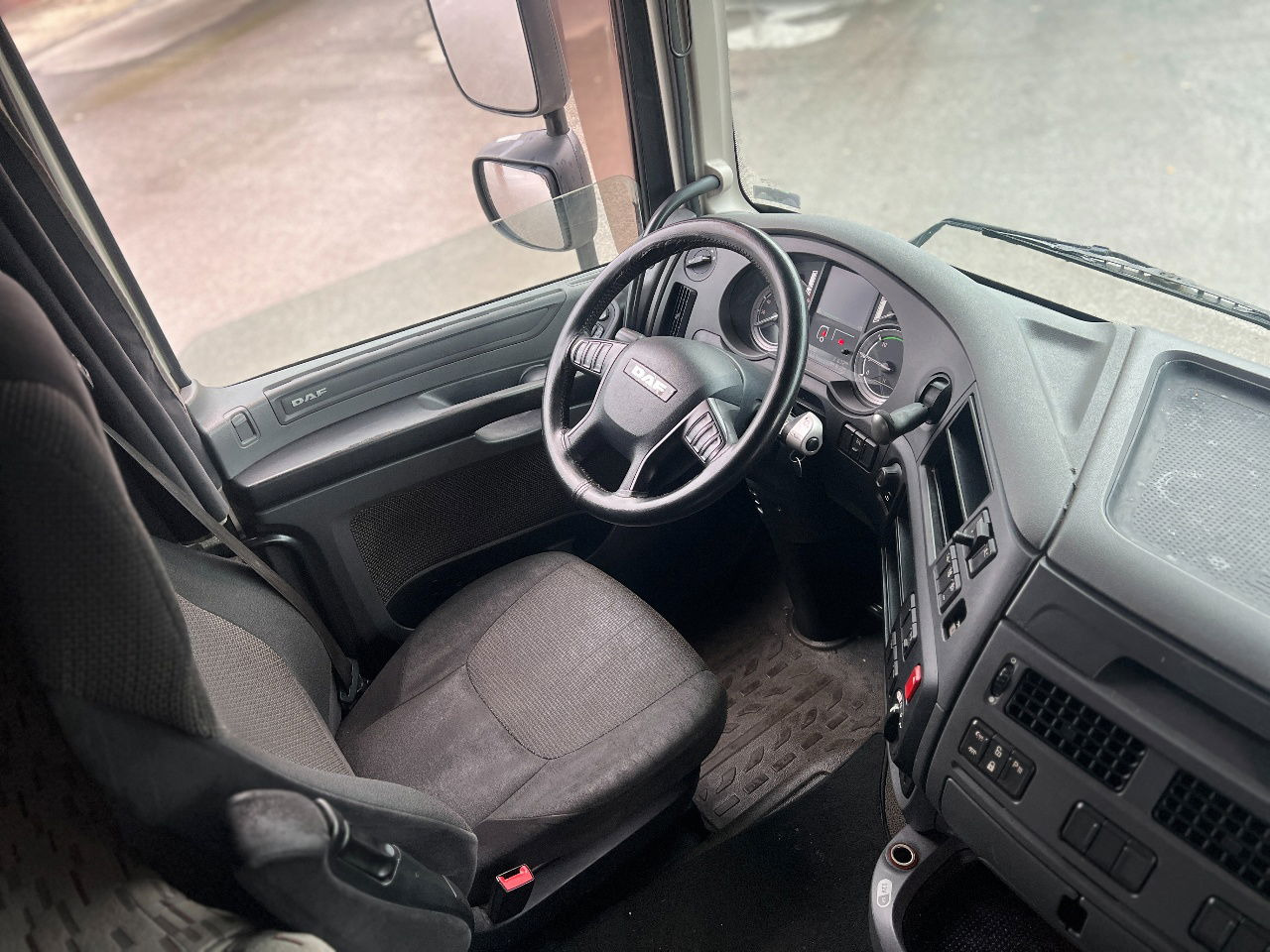 Тягач DAF XF 460 SSC, Retarder, Full spoiler: фото 11 Тягач DAF XF 460 SSC, Retarder, Full spoiler: фото 11