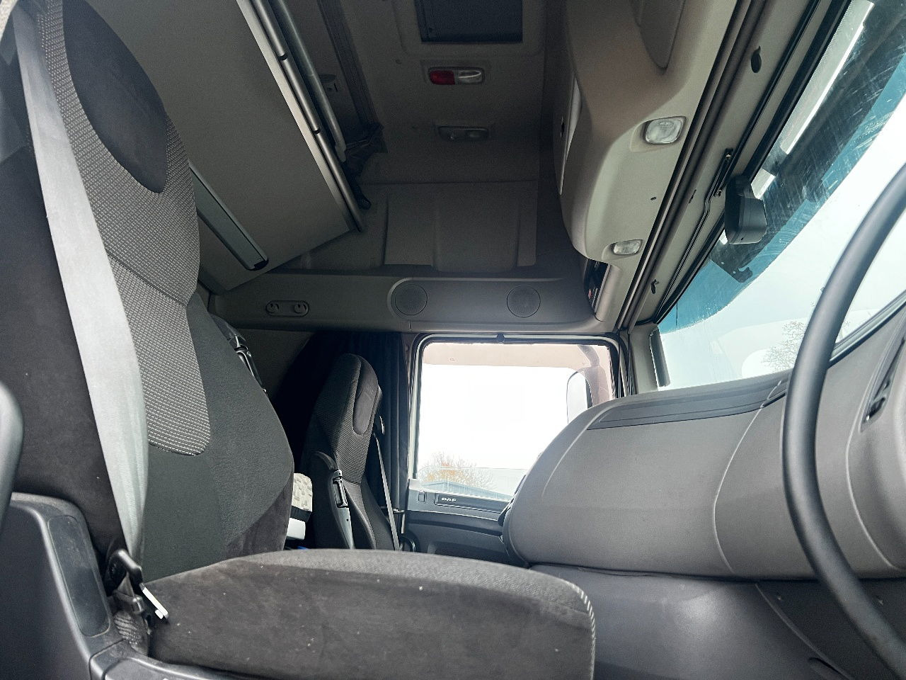 Тягач DAF XF 460 SSC, Retarder, Full spoiler: фото 10 Тягач DAF XF 460 SSC, Retarder, Full spoiler: фото 10