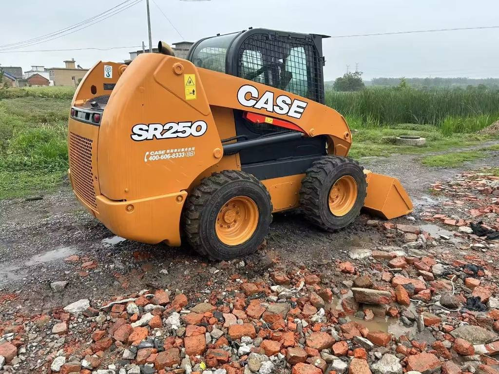Міні-навантажувач CASE SR 250: фото 6