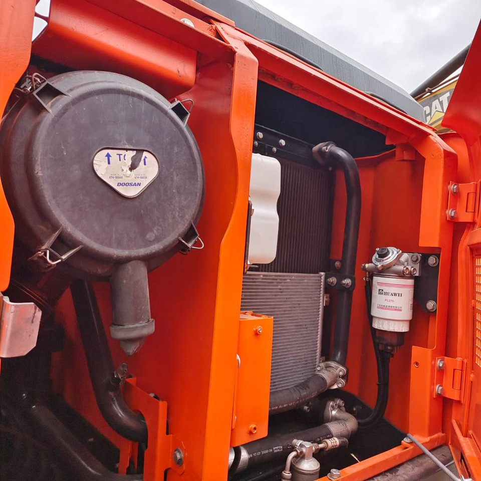 Гусеничний екскаватор Doosan DX 150 LC: фото 12