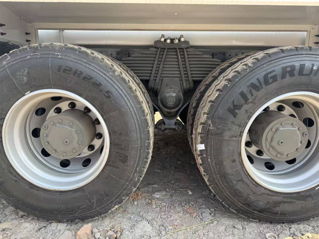 Howo 100% New and used - Вантажівка цистерна: фото 5 Howo 100% New and used - Вантажівка цистерна: фото 5