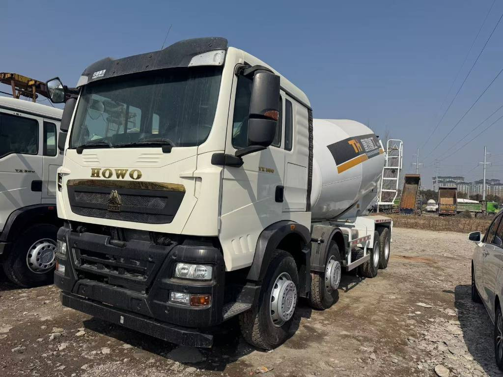 Новий Вантажівка цистерна Howo 100% New and used: фото 1