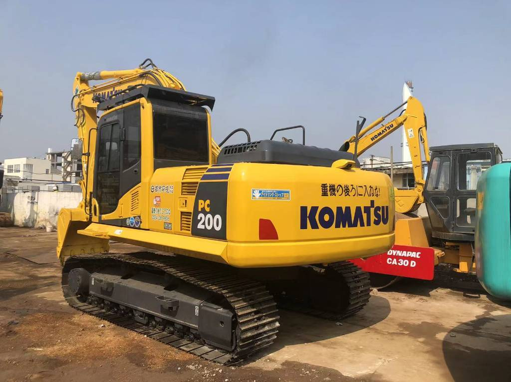 Komatsu PC 220-8 - Гусеничний екскаватор: фото 1 Komatsu PC 220-8 - Гусеничний екскаватор: фото 1