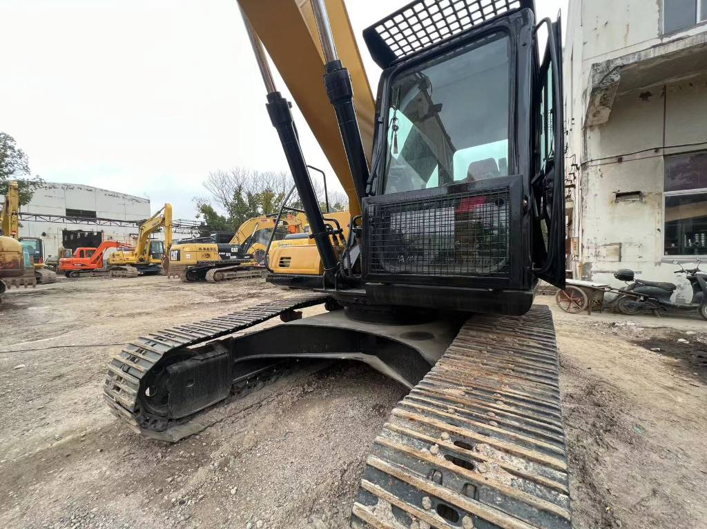 Komatsu PC 70-8 - Гусеничний екскаватор: фото 3 Komatsu PC 70-8 - Гусеничний екскаватор: фото 3