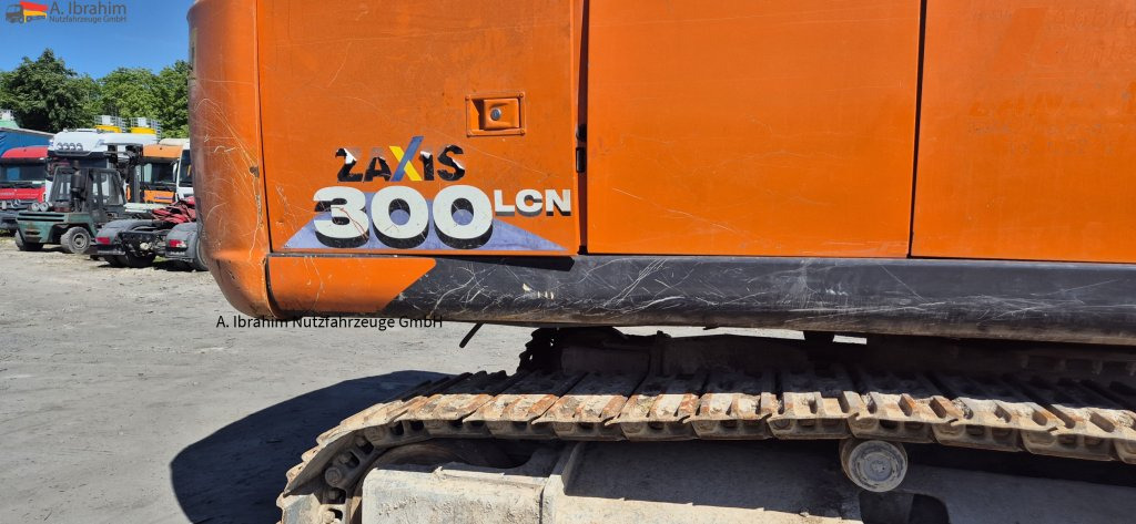 Hitachi ZX 300LCN-6 Schaden imHeckbereich, läuft aber !! 8125 h - Гусеничний екскаватор: фото 3 Hitachi ZX 300LCN-6 Schaden imHeckbereich, läuft aber !! 8125 h - Гусеничний екскаватор: фото 3