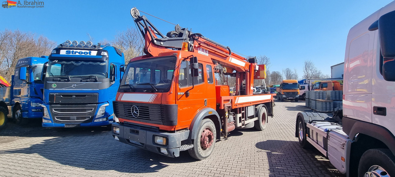 Mercedes-Benz 1722 Dachdeckerkran Cormach 30000 TECH, - Вантажівка з маніпулятором, Бортова вантажівка/ Платформа: фото 1 Mercedes-Benz 1722 Dachdeckerkran Cormach 30000 TECH, - Вантажівка з маніпулятором, Бортова вантажівка/ Платформа: фото 1